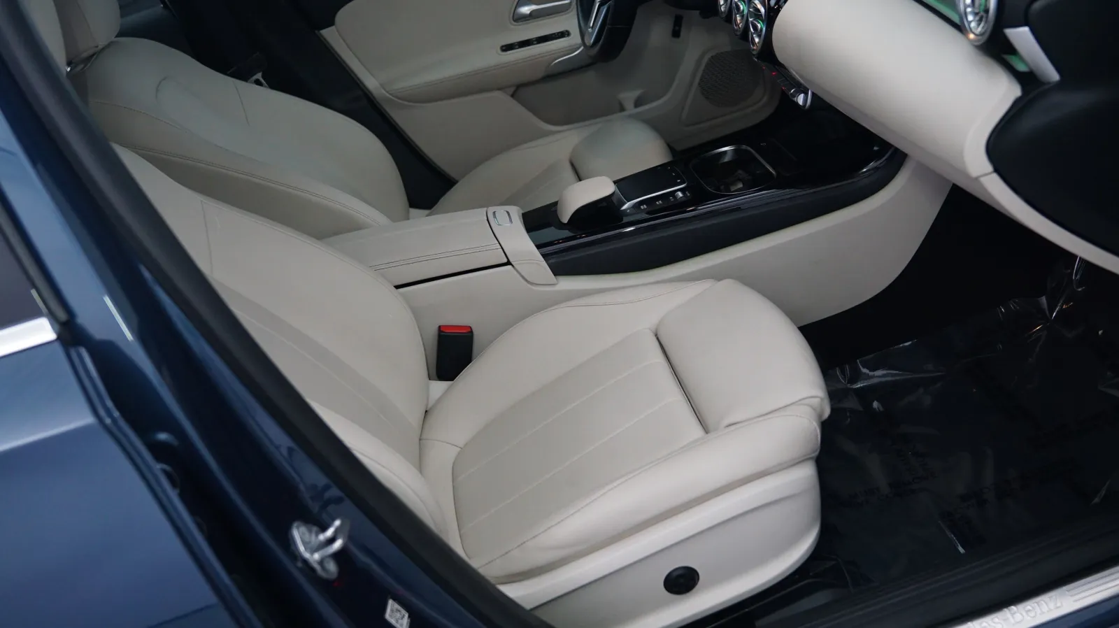 More photos of 2021 Mercedes-Benz A-Class A 220 at Auto City, CA
