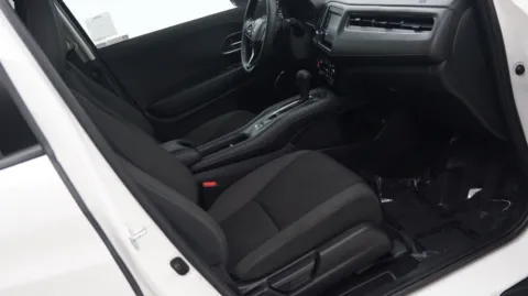 More photos of 2021 Honda HR-V EX at Auto City, CA
