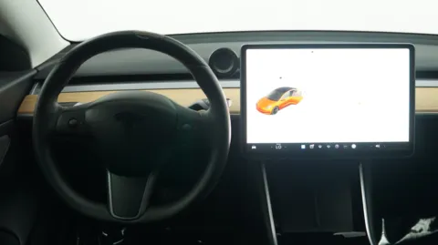 More photos of 2020 Tesla Model 3 Standard Range at Auto City, CA