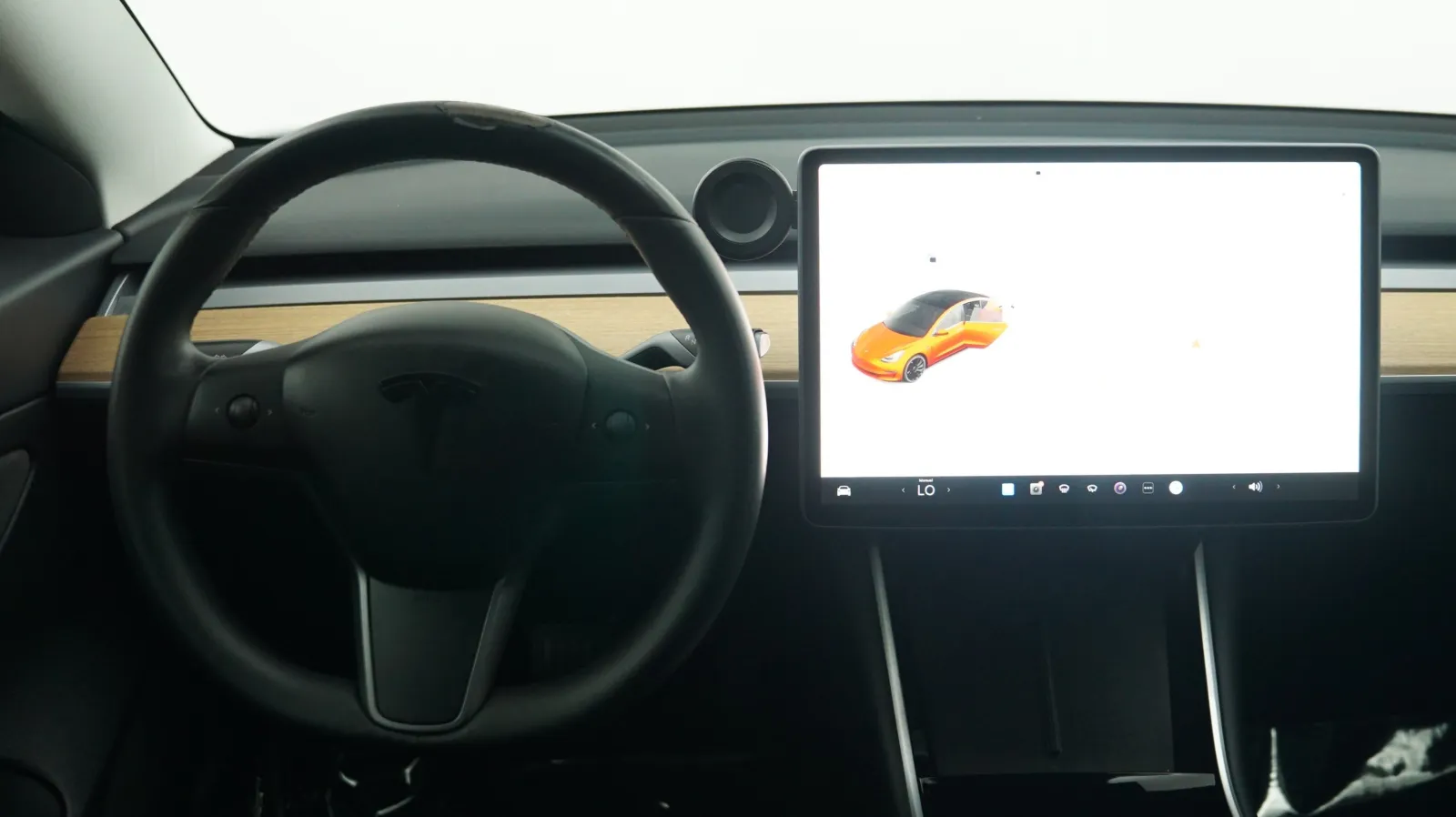 More photos of 2020 Tesla Model 3 Standard Range at Auto City, CA