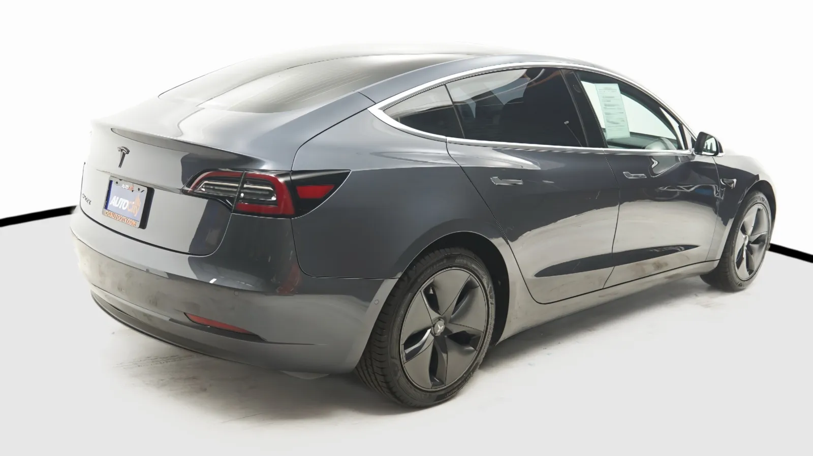 More photos of 2020 Tesla Model 3 Standard Range at Auto City, CA