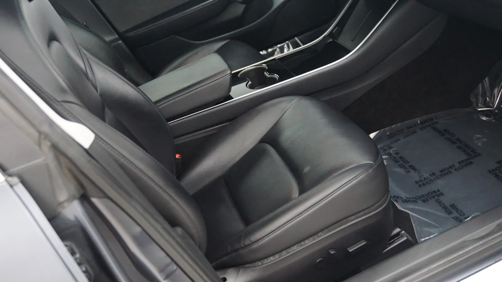 More photos of 2020 Tesla Model 3 Standard Range at Auto City, CA