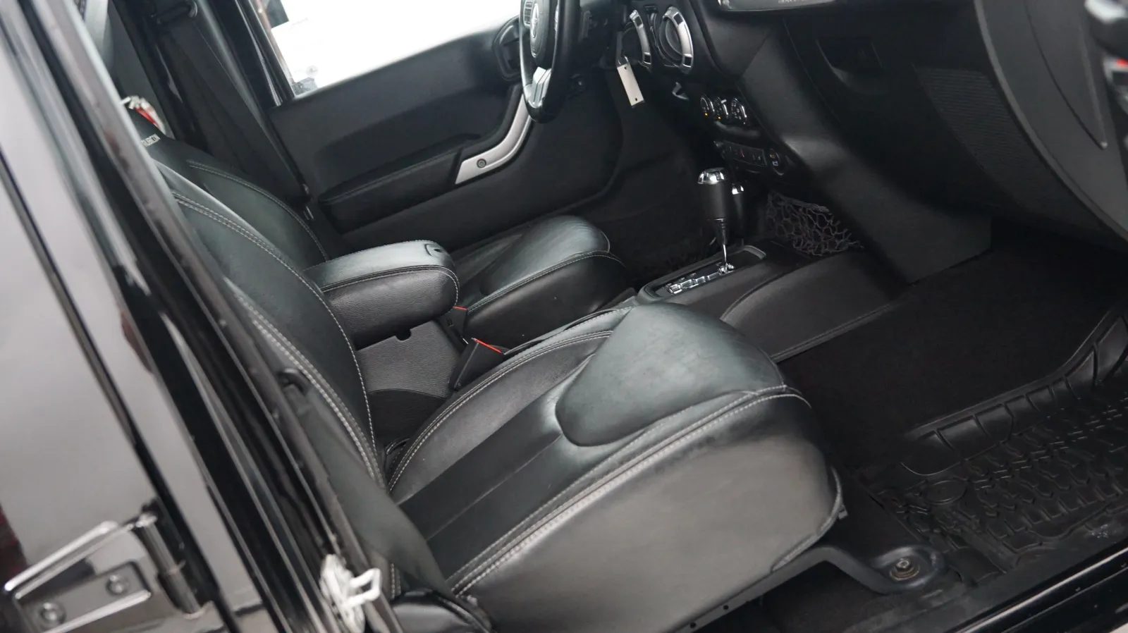 More photos of 2015 Jeep Wrangler Unlimited Rubicon Hard Rock at Auto City, CA