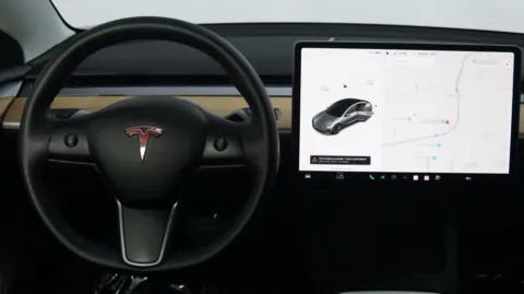 More photos of 2021 Tesla Model 3 Long Range at Auto City, CA
