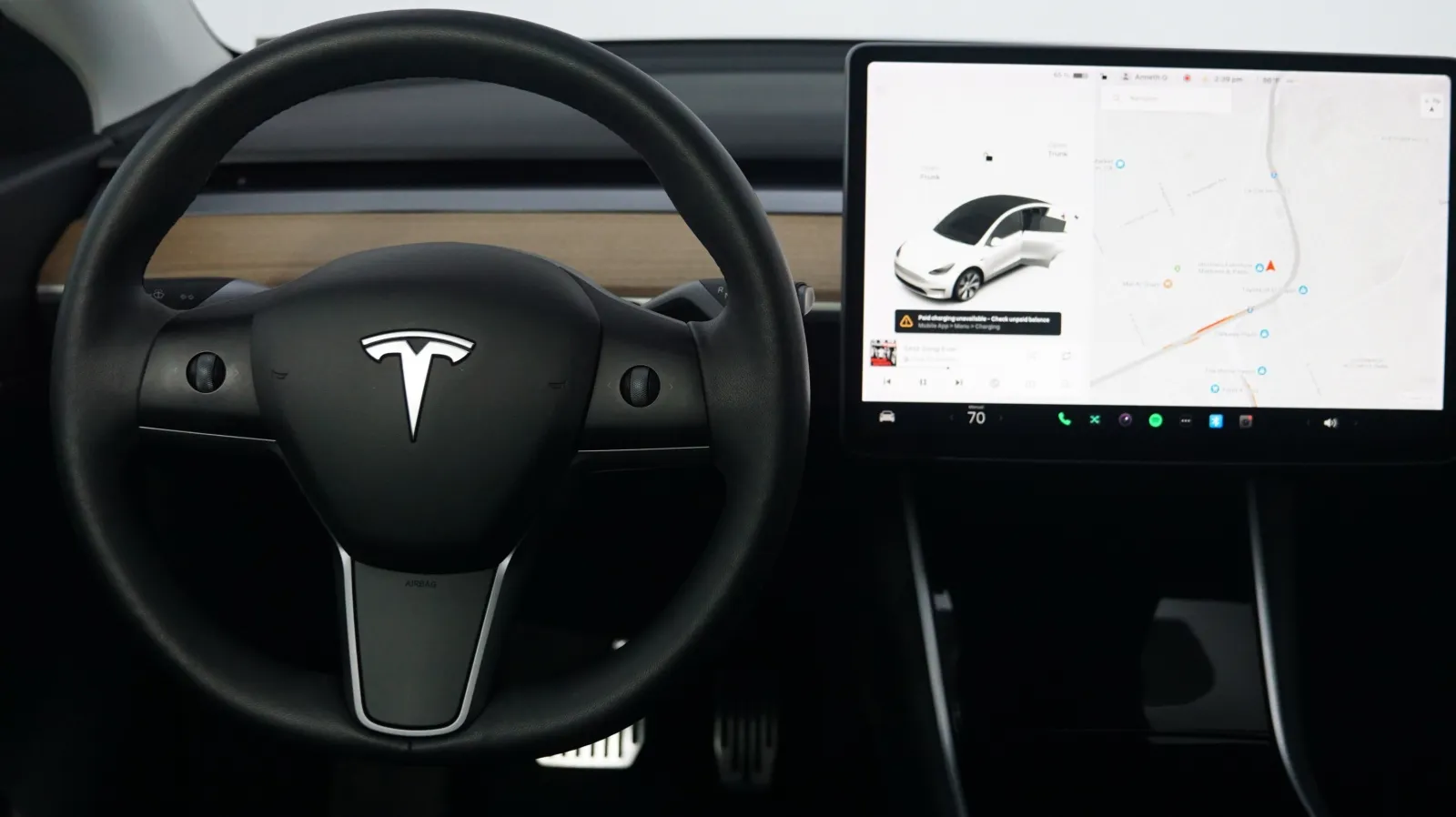 More photos of 2021 Tesla Model Y Standard Range at Auto City, CA