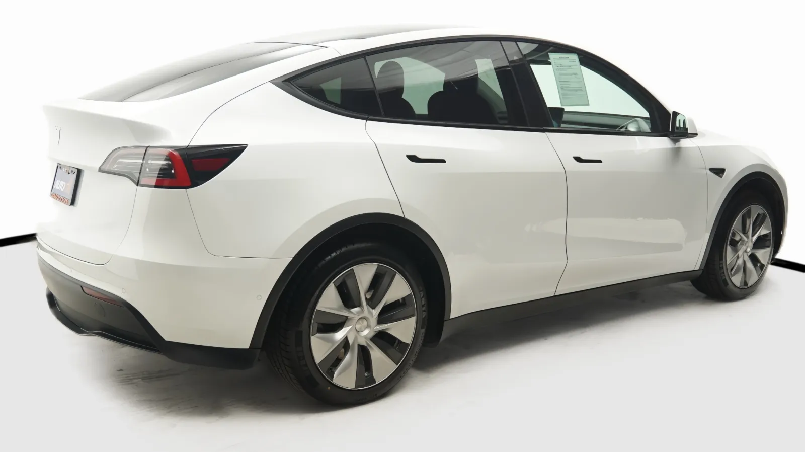 More photos of 2021 Tesla Model Y Standard Range at Auto City, CA