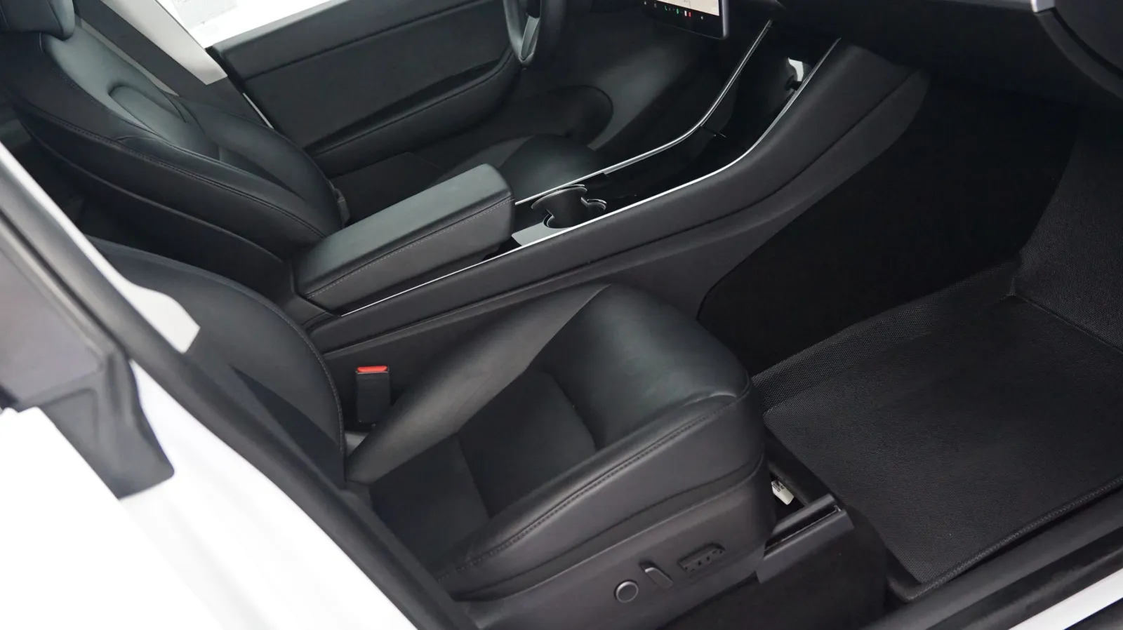 More photos of 2021 Tesla Model Y Standard Range at Auto City, CA