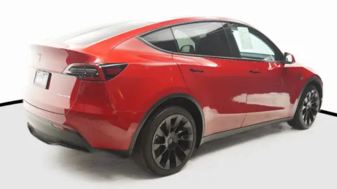 More photos of 2022 Tesla Model Y Long Range at Auto City, CA