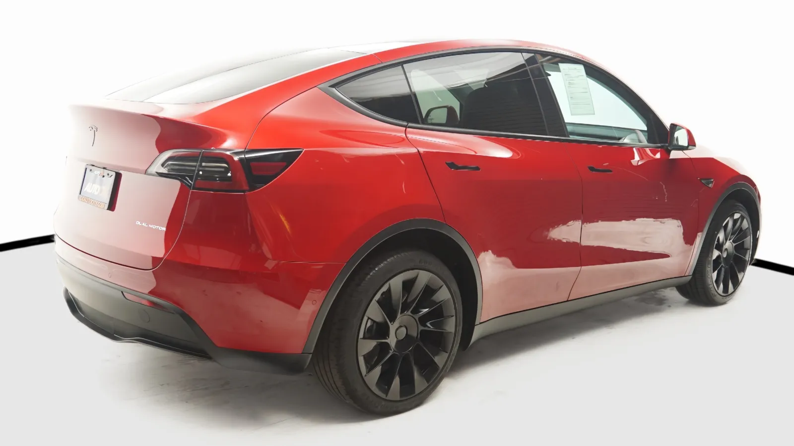 More photos of 2022 Tesla Model Y Long Range at Auto City, CA