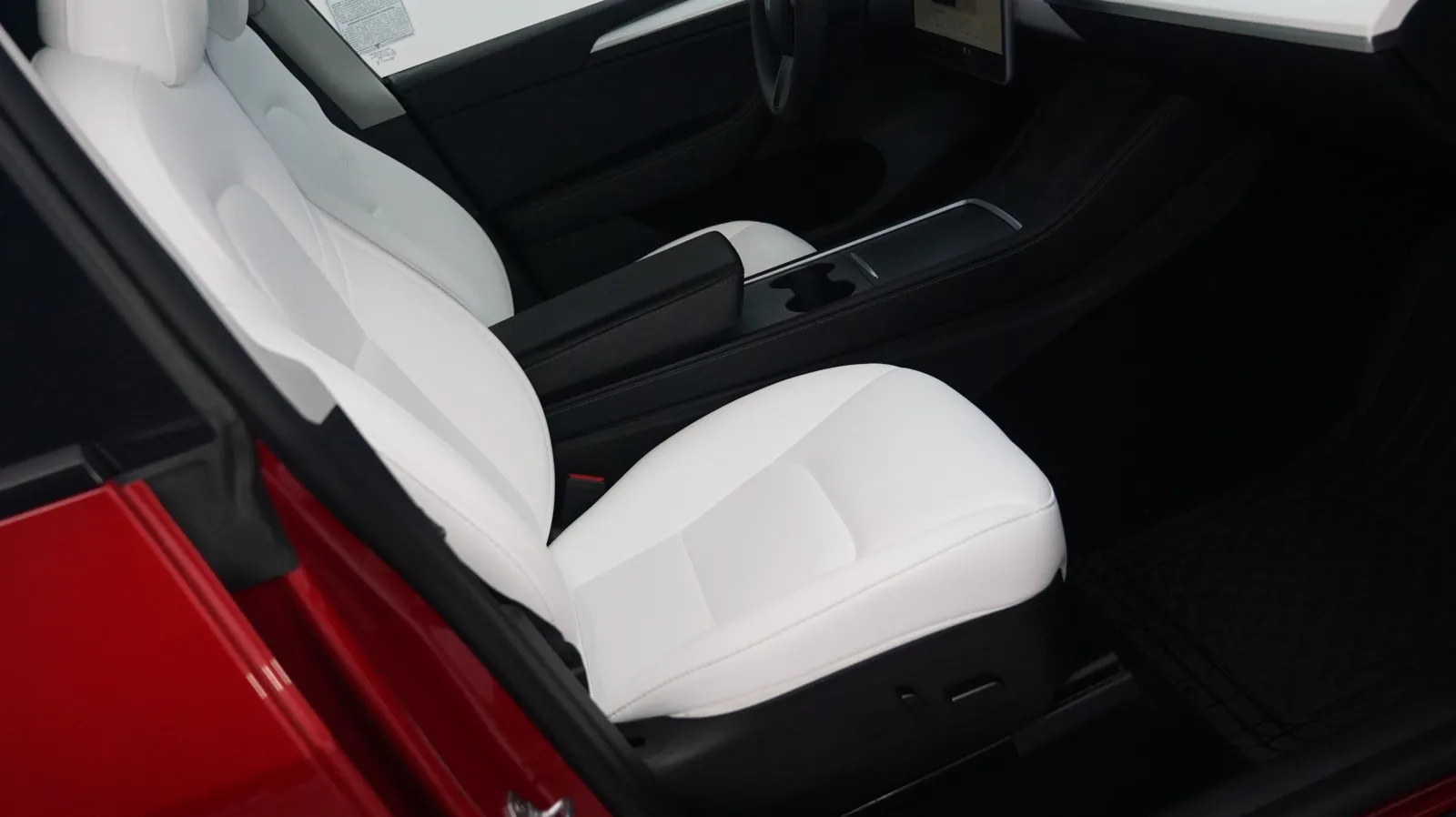 More photos of 2022 Tesla Model Y Long Range at Auto City, CA