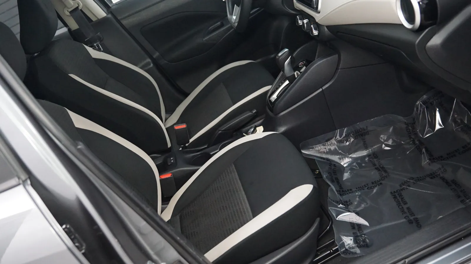 More photos of 2021 Nissan Versa SV at Auto City, CA