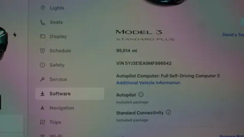 More photos of 2021 Tesla Model 3 Standard Range Plus at Auto City, CA