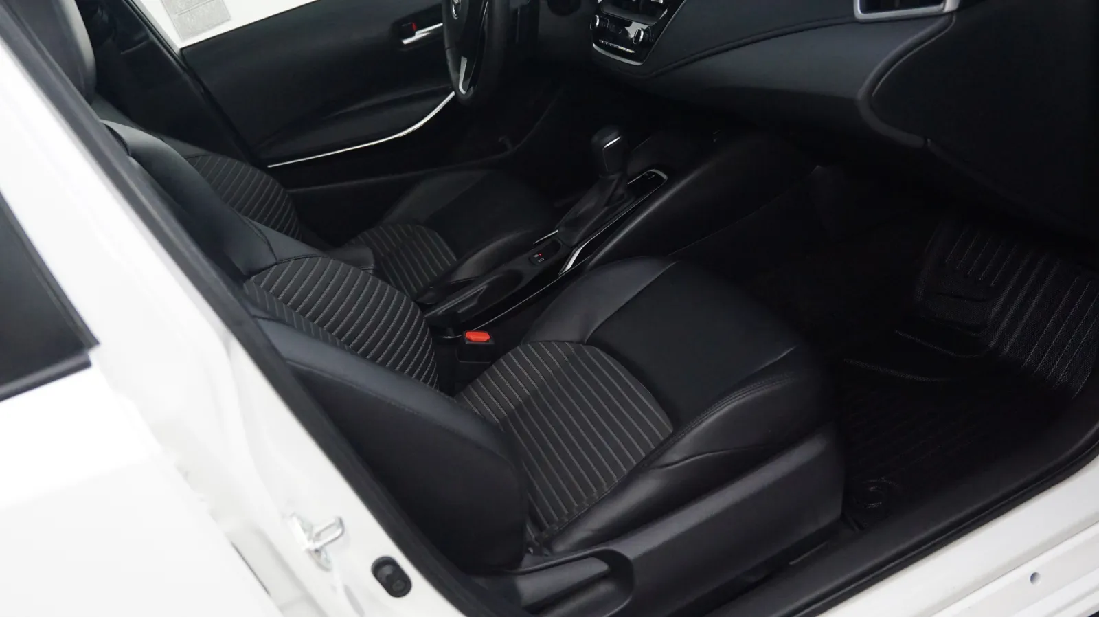 More photos of 2021 Toyota Corolla XSE at Auto City, CA