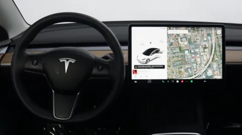 More photos of 2022 Tesla Model 3 Long Range at Auto City, CA