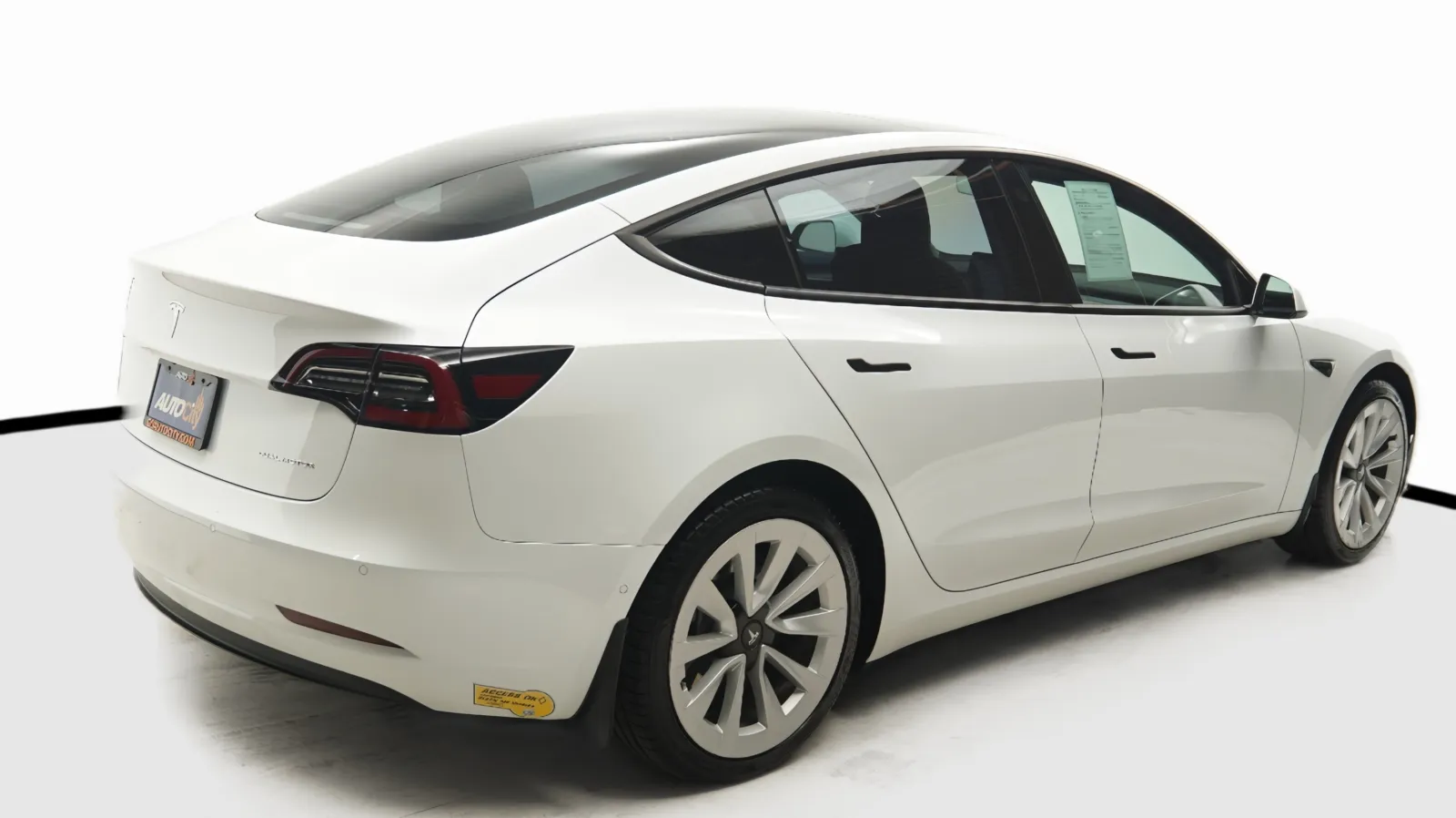 More photos of 2022 Tesla Model 3 Long Range at Auto City, CA