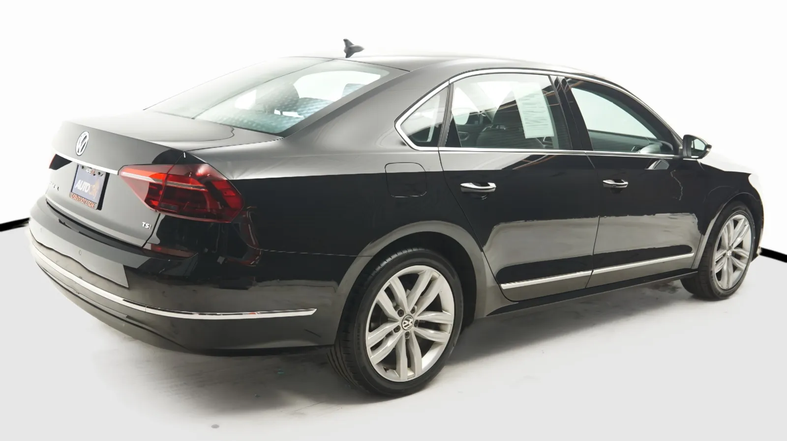More photos of 2018 Volkswagen Passat 2.0T SEL Premium at Auto City, CA
