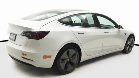 More photos of 2020 Tesla Model 3 Long Range at Auto City, CA