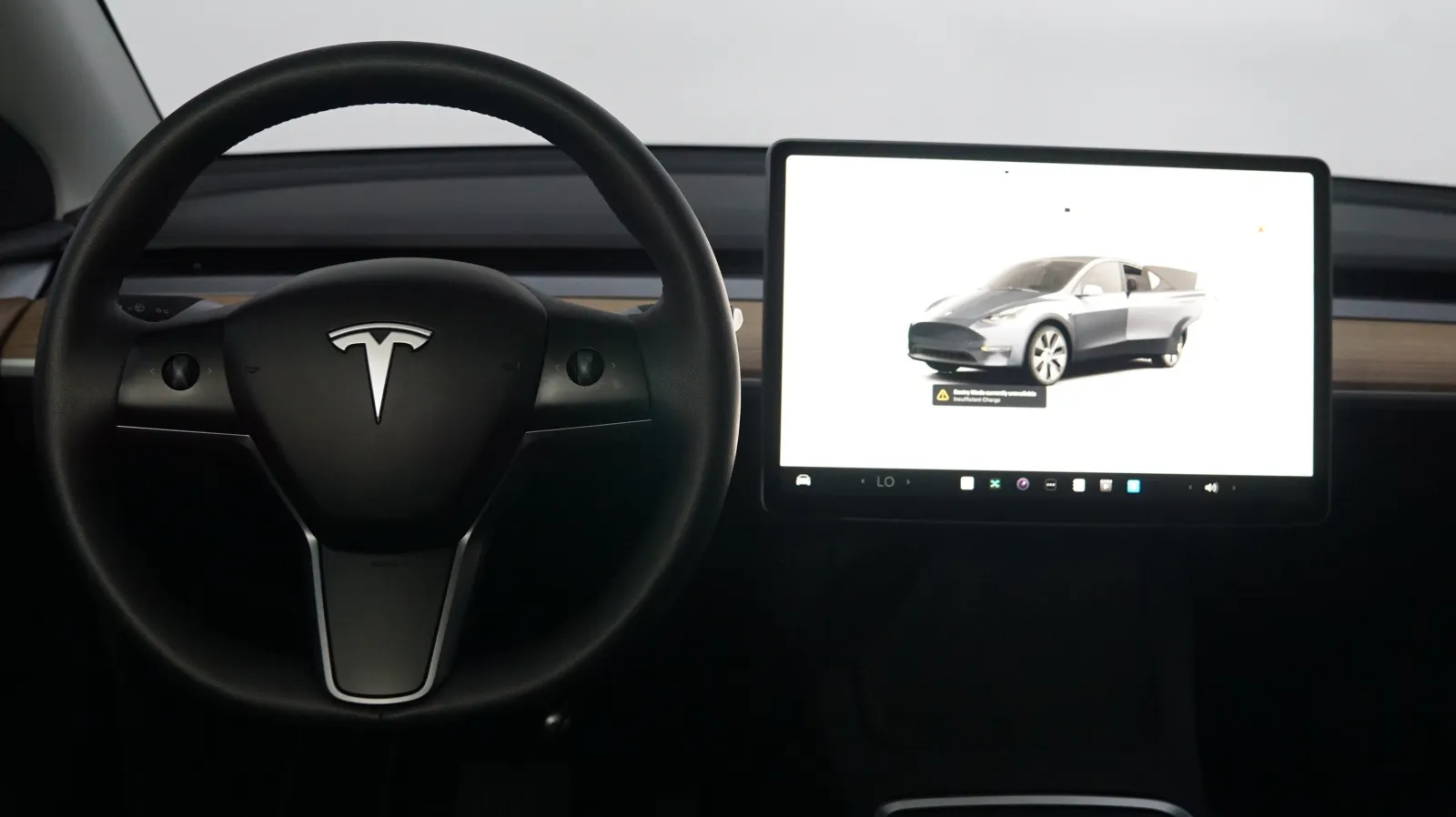 More photos of 2023 Tesla Model Y Long Range at Auto City, CA