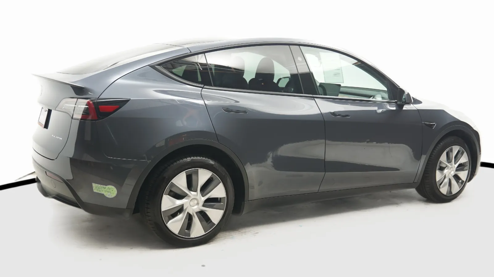 More photos of 2023 Tesla Model Y Long Range at Auto City, CA