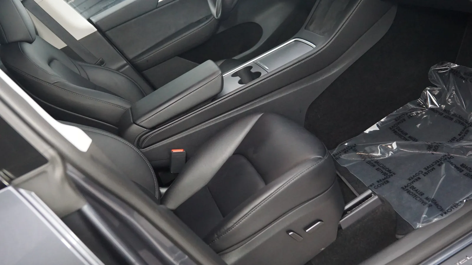 More photos of 2023 Tesla Model Y Long Range at Auto City, CA
