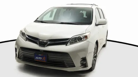 White 2018 Toyota Sienna Limited for sale in El Cajon, CA