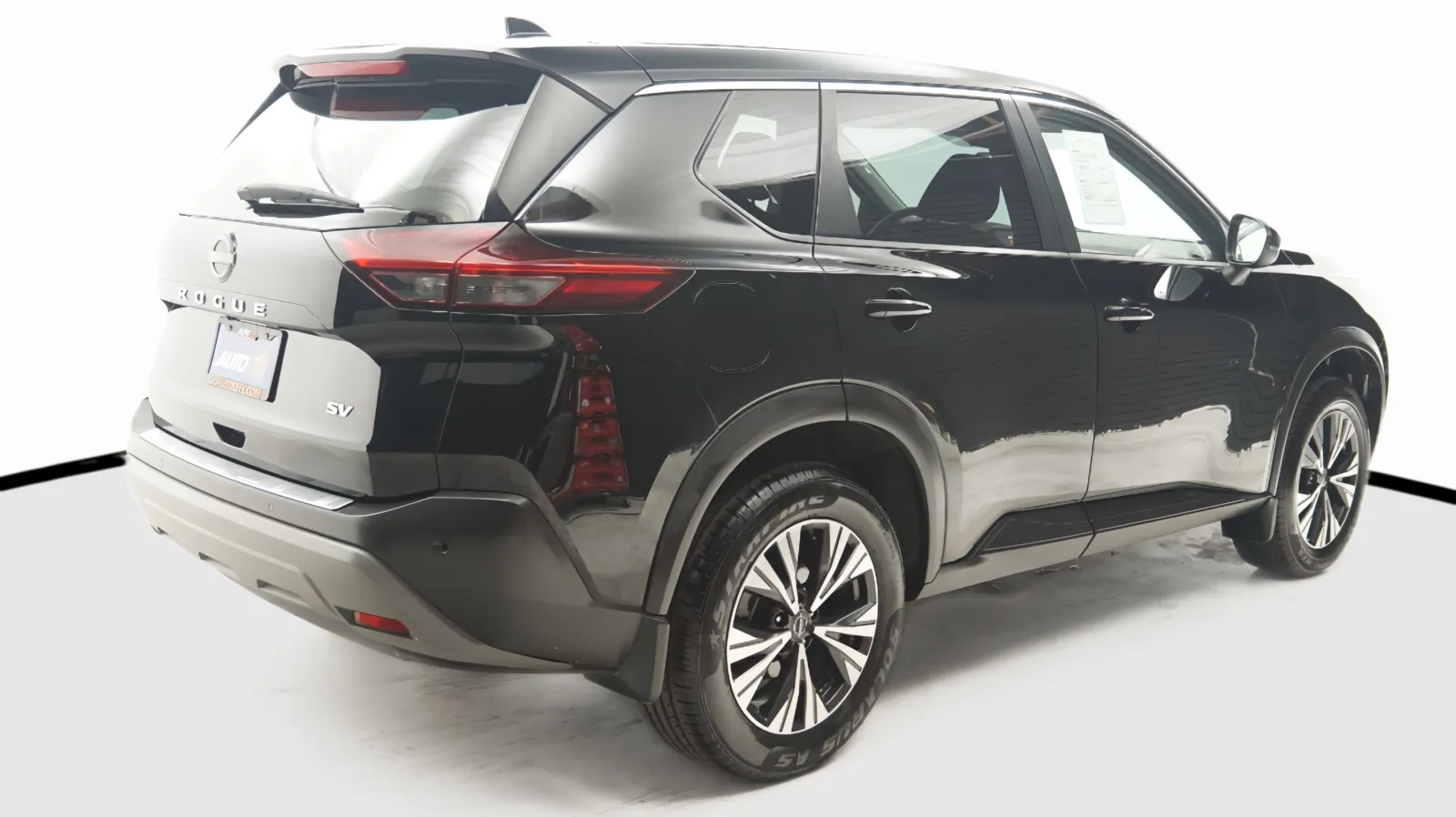 More photos of 2023 Nissan Rogue SV at Auto City, CA