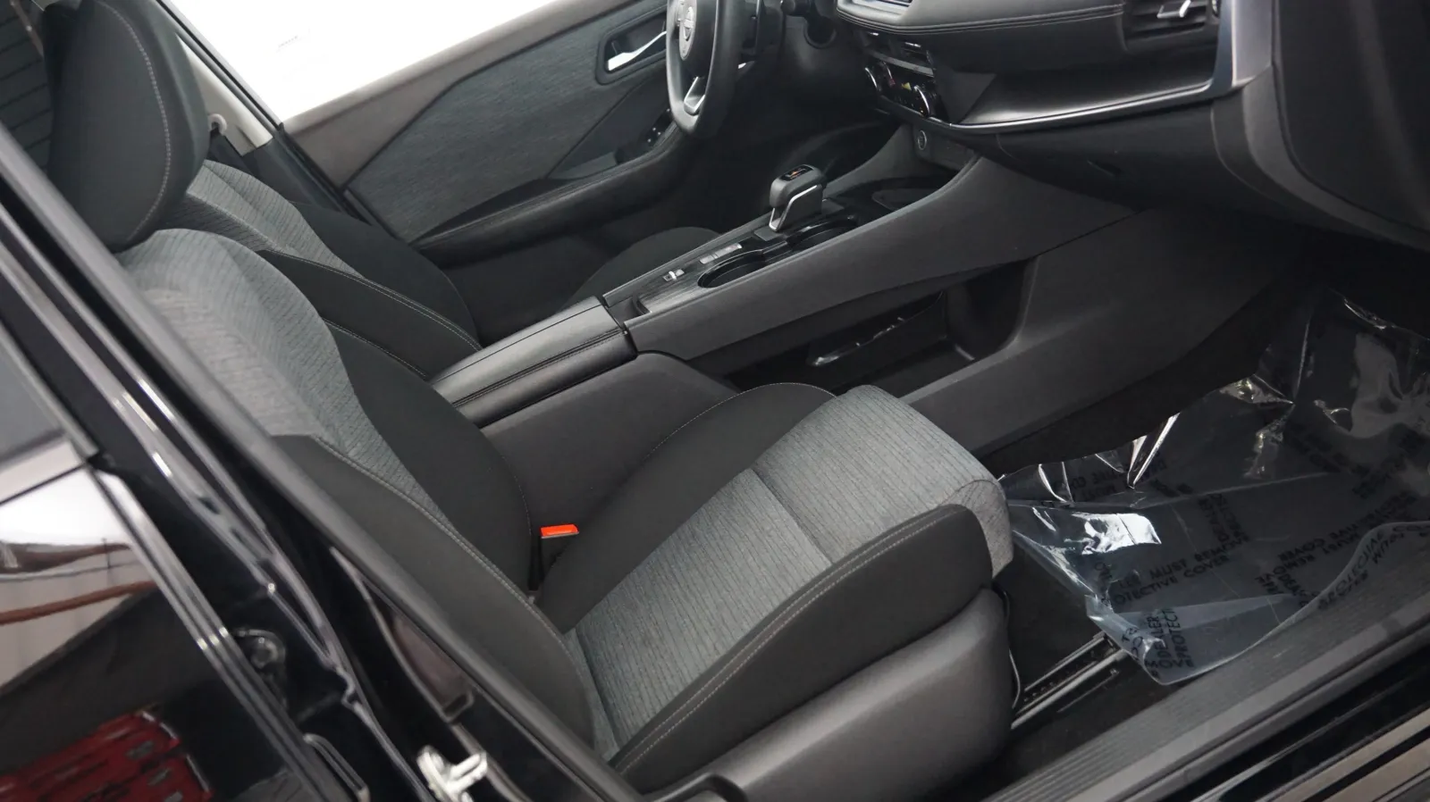 More photos of 2023 Nissan Rogue SV at Auto City, CA