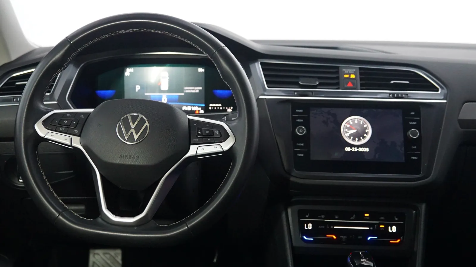 More photos of 2023 Volkswagen Tiguan SE at Auto City, CA