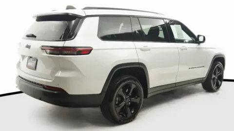 More photos of 2022 Jeep Grand Cherokee L Altitude at Auto City, CA