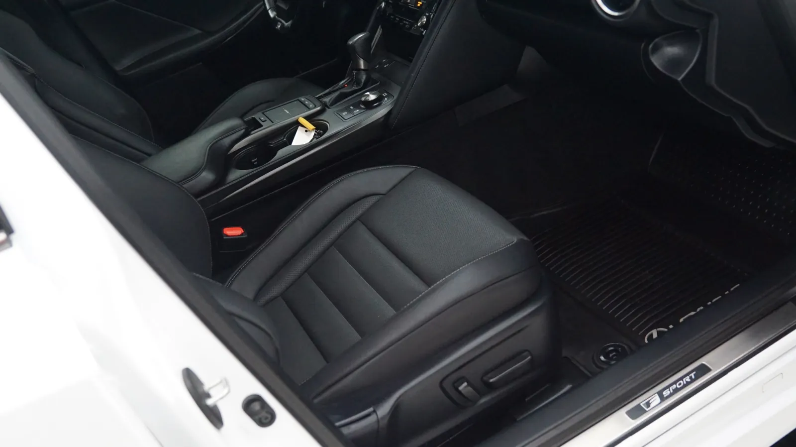 More photos of 2021 Lexus IS 350 F SPORT at Auto City, CA