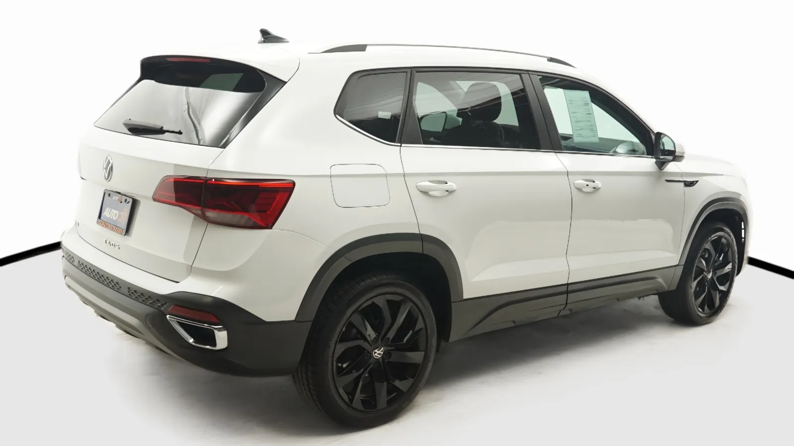 More photos of 2023 Volkswagen Taos SE at Auto City, CA