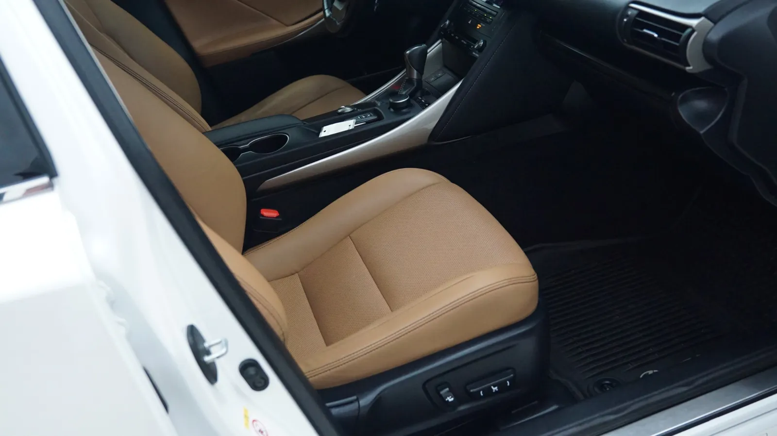 More photos of 2017 Lexus IS 300 at Auto City, CA