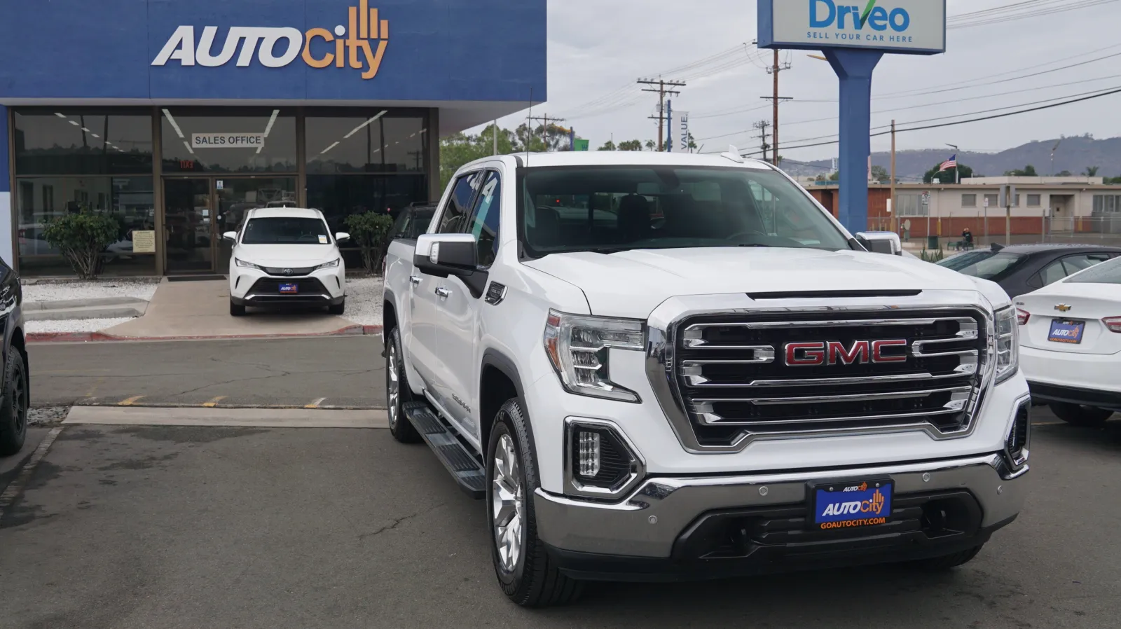 More photos of 2020 GMC Sierra 1500 SLT at Auto City, CA
