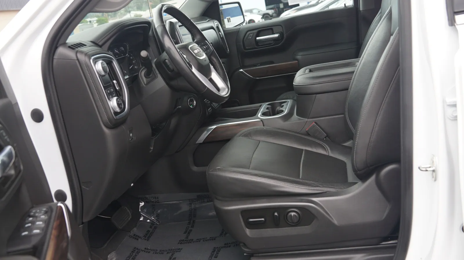 More photos of 2020 GMC Sierra 1500 SLT at Auto City, CA