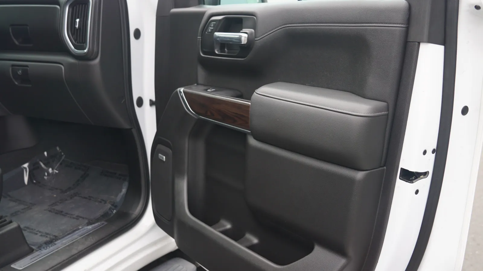 GMC Sierra photo 17