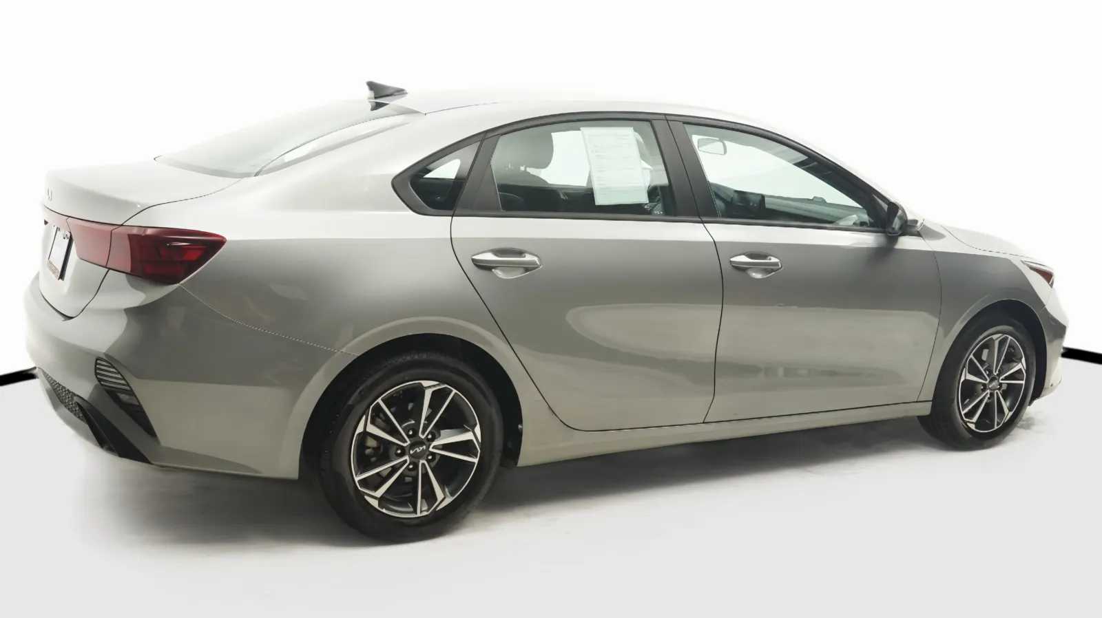 More photos of 2023 Kia Forte LXS at Auto City, CA
