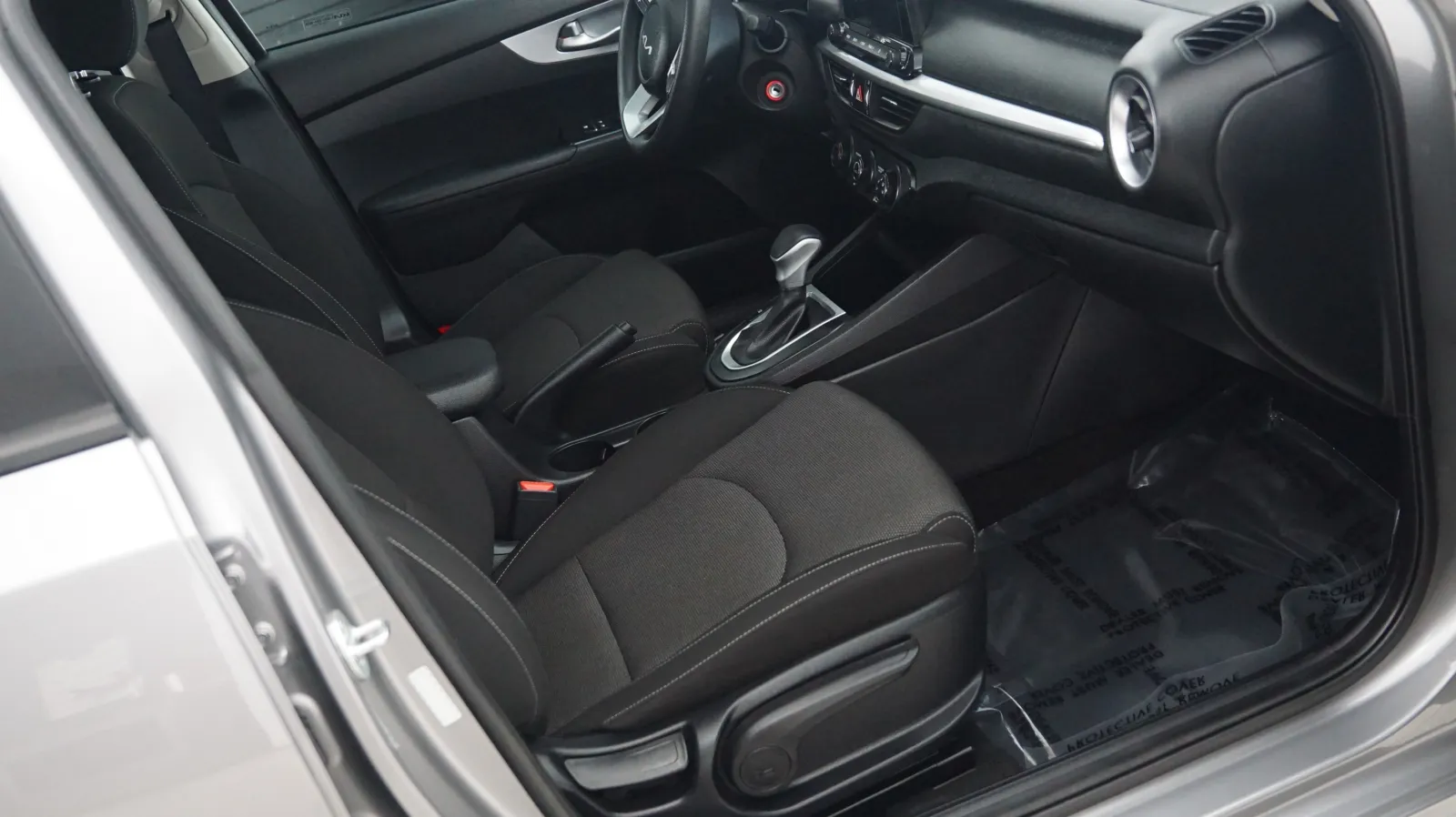 More photos of 2023 Kia Forte LXS at Auto City, CA