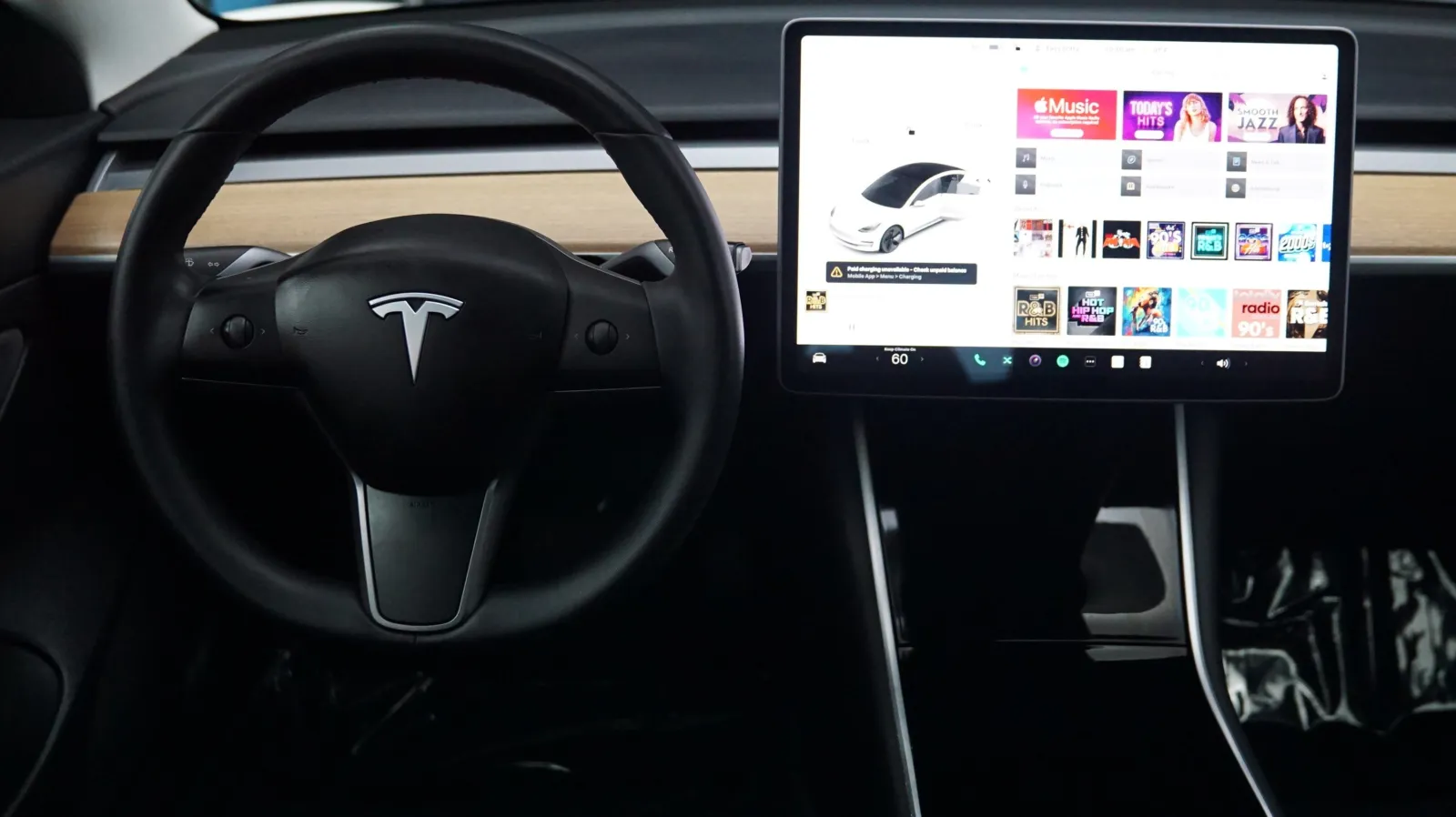 More photos of 2020 Tesla Model 3 Standard Range Plus at Auto City, CA