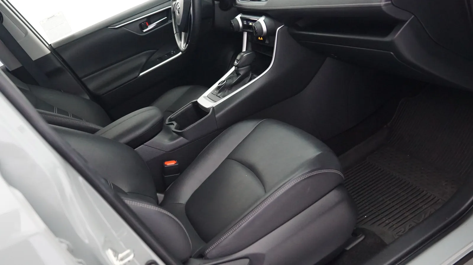 More photos of 2023 Toyota RAV4 Hybrid XLE Premium at Auto City, CA