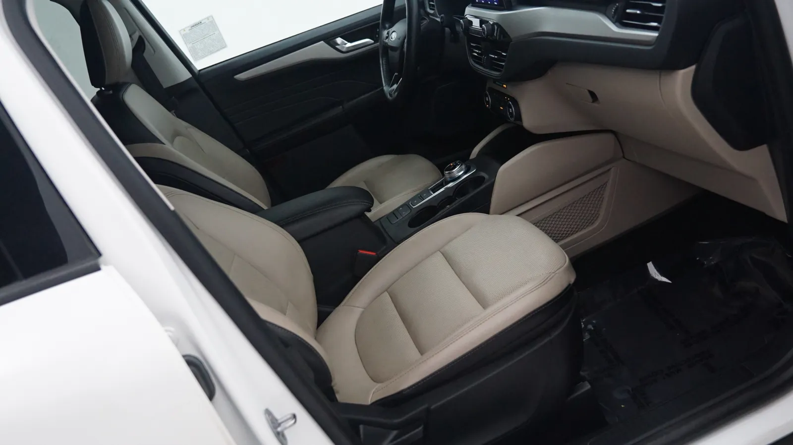 More photos of 2021 Ford Escape SEL at Auto City, CA