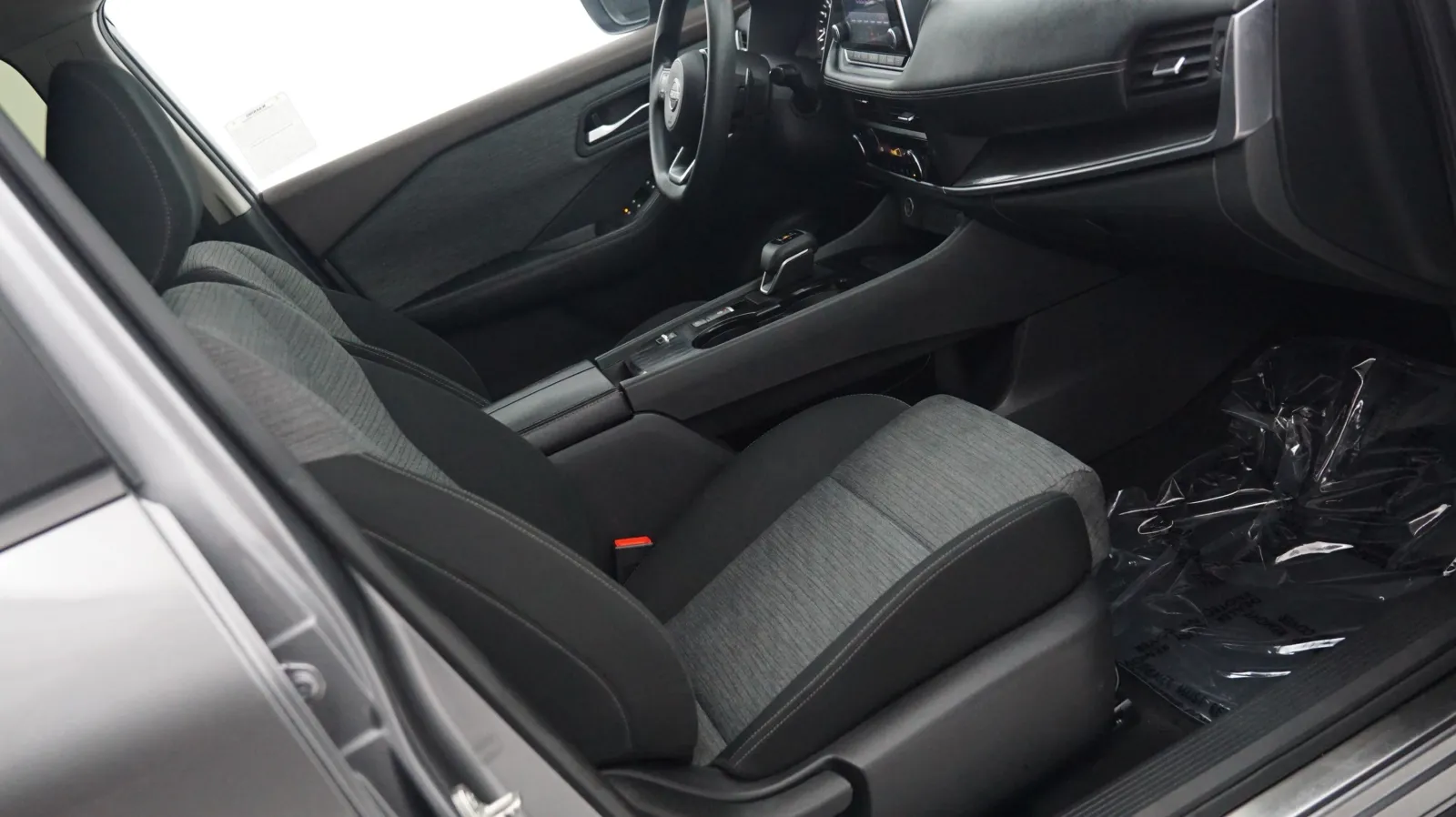 More photos of 2023 Nissan Rogue SV at Auto City, CA