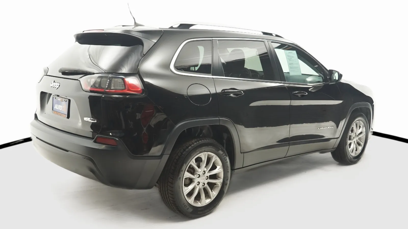 More photos of 2019 Jeep Cherokee Latitude at Auto City, CA