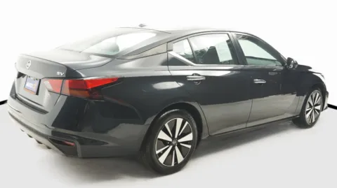 More photos of 2022 Nissan Altima 2.5 SV at Auto City, CA