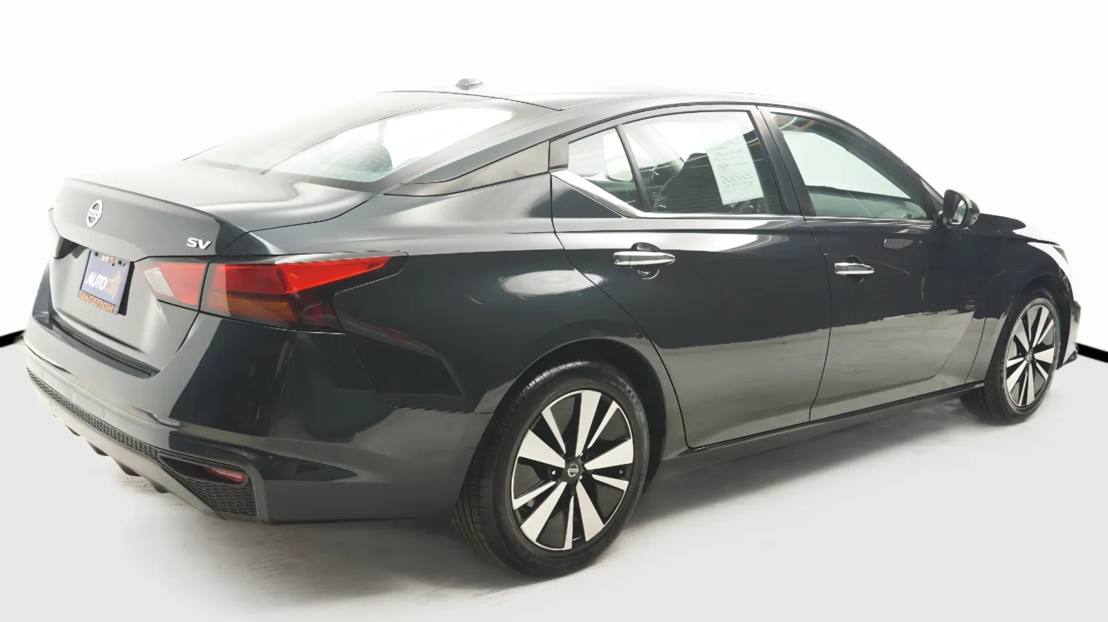 More photos of 2022 Nissan Altima 2.5 SV at Auto City, CA