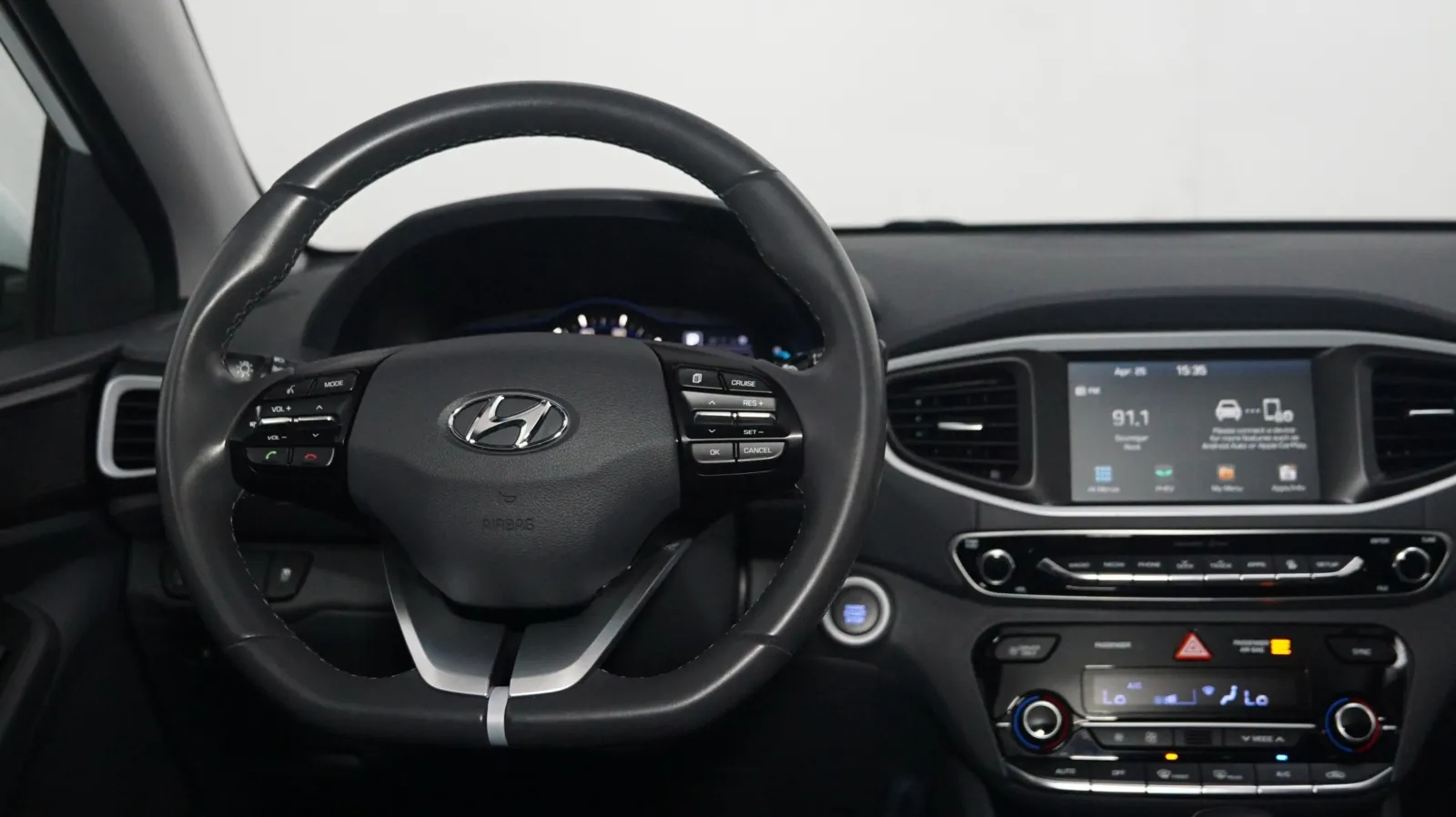 More photos of 2019 Hyundai Ioniq Plug-In Hybrid at Auto City, CA