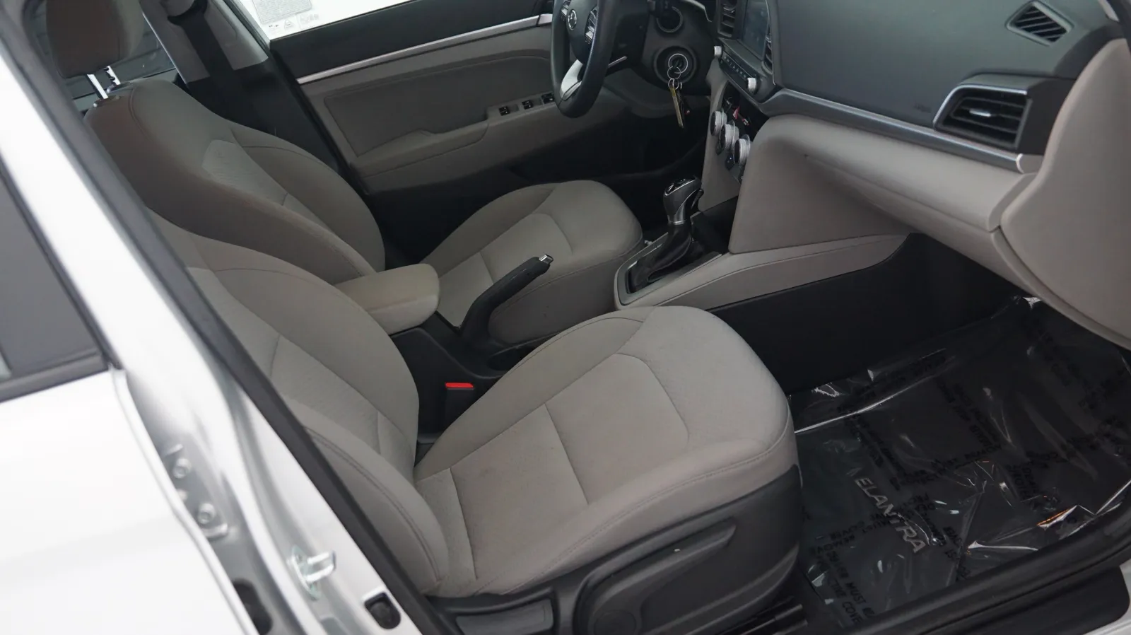 More photos of 2019 Hyundai Elantra SEL at Auto City, CA