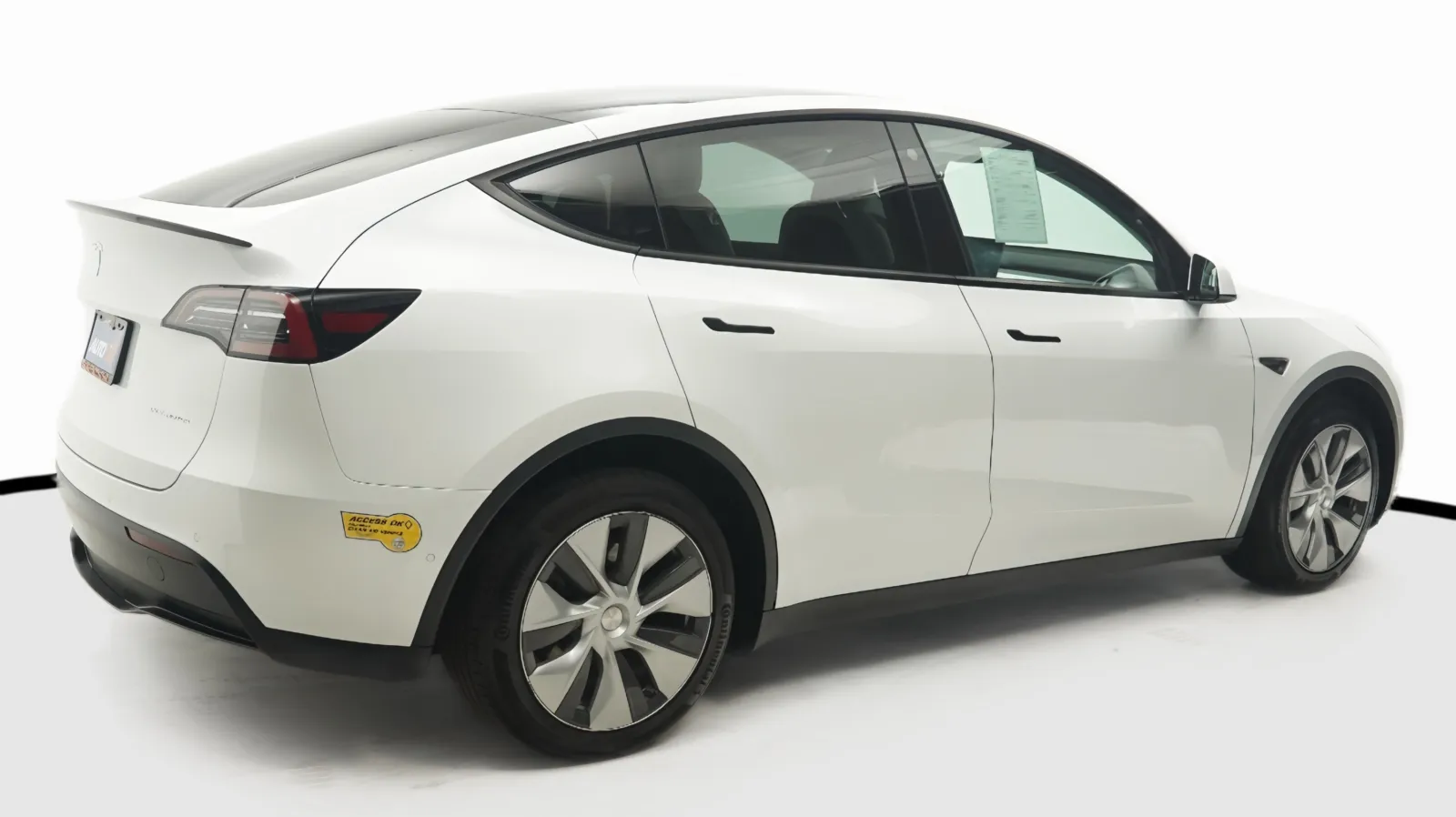 More photos of 2022 Tesla Model Y Long Range at Auto City, CA