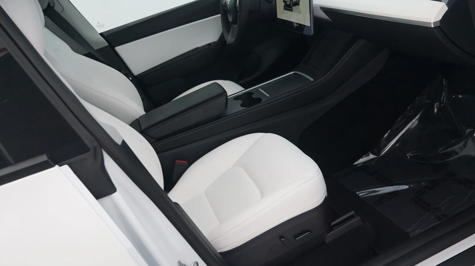 More photos of 2022 Tesla Model Y Long Range at Auto City, CA