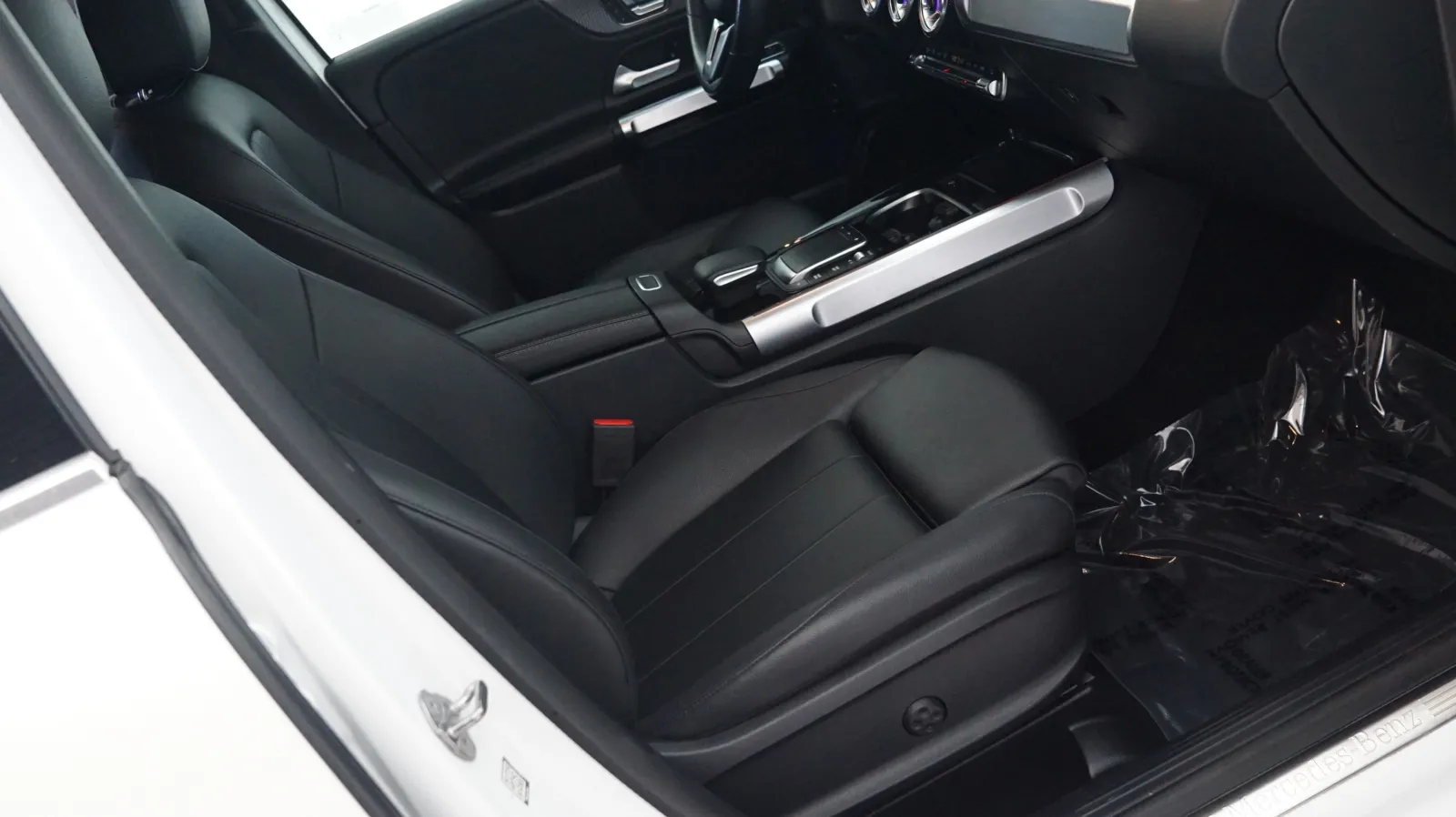 More photos of 2022 Mercedes-Benz GLB 250 at Auto City, CA