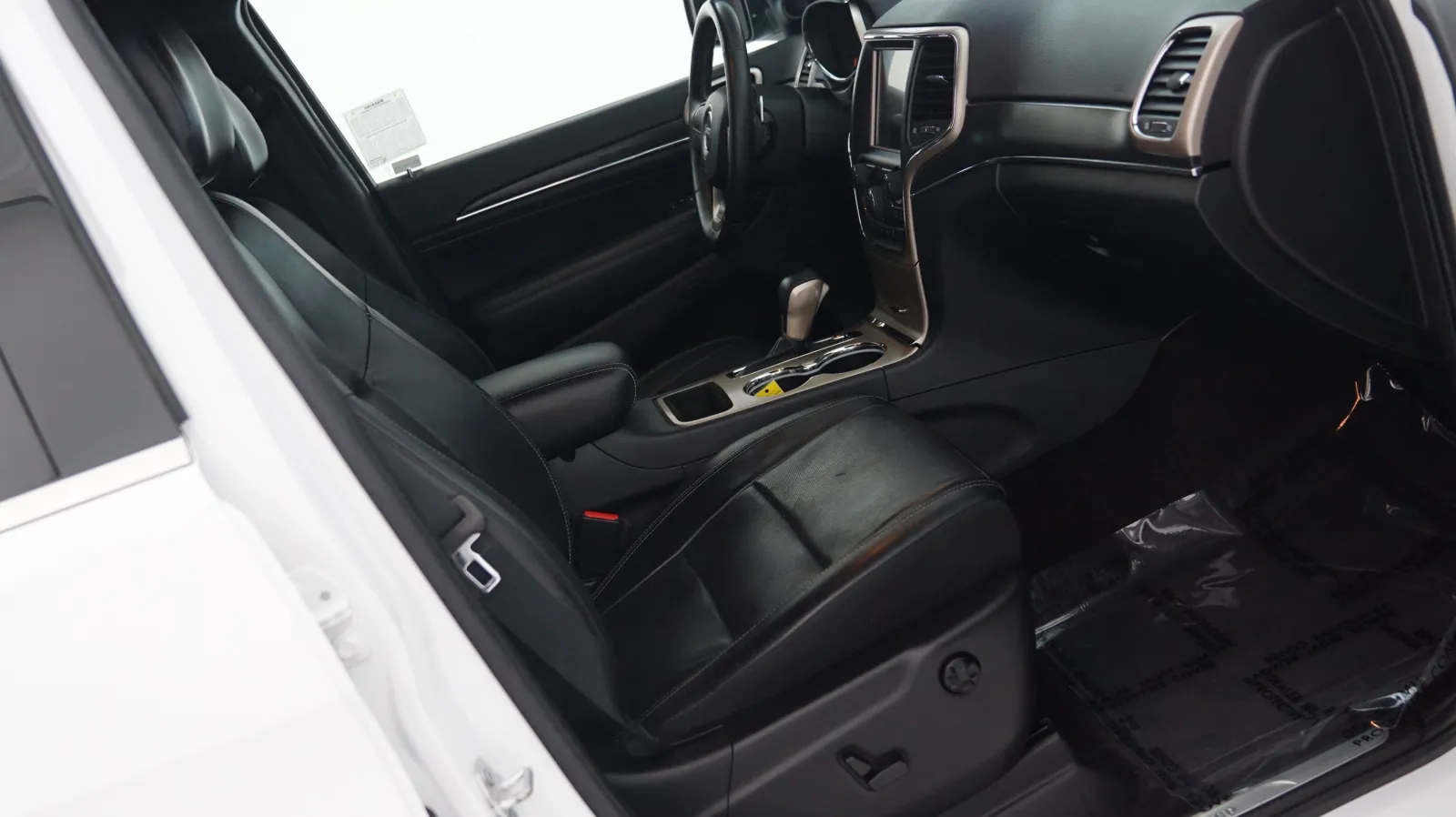 More photos of 2017 Jeep Grand Cherokee Limited at Auto City, CA